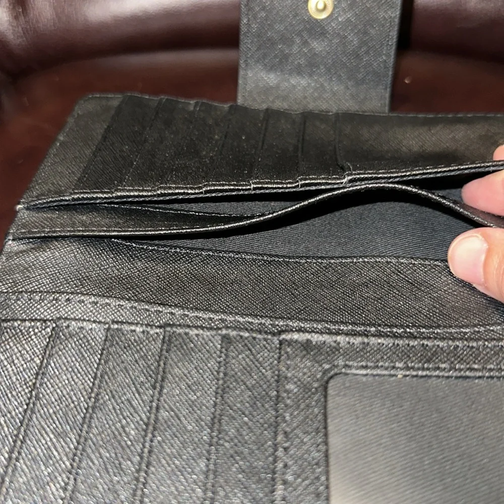 Fossil Madison Leather Wallet - Picture 16 of 16